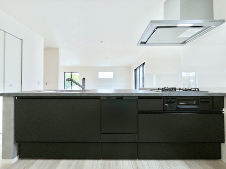 Lb`@`Kitchen`@beރrOAȂLb`BƂ́Ał͂ȂA炵AKɂꏊBΊ̖A炬̓X̂߂ɁAŐV̐ݔEdl̗pB