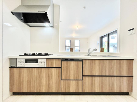 Lb`@`Kitchen`@beރrOAȂLb`BƂ́Ał͂ȂA炵AKɂꏊBΊ̖A炬̓X̂߂ɁAŐV̐ݔEdl̗pB