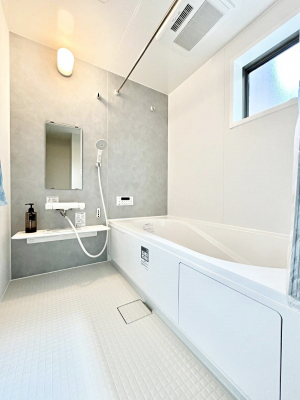 @`Bath Room`@t̃oX[́Ǎ薾邭C̗ǂԂłB邱ƂŁACǍDB芰oX[ŁÃoX^Cy݂ɂȂ肻łB
