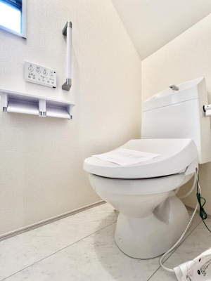 gC@`Toilet`@YEXbLEKȃEHVbgtgCł낰ԂłBgC͖g킴𓾂Ȃ́BۂłˁBgC2̂Œ̍Gɕ֗łI