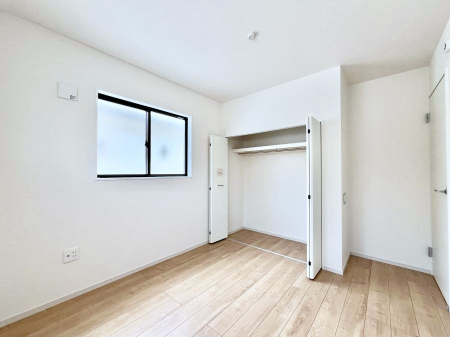 寝室　収納も充実しています！どんなお部屋にするか考えるのが楽しみですね。