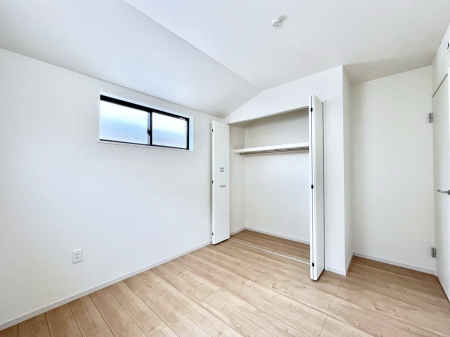 子供部屋　使いやすい形でベットや家具の置き方にも困ることもありません。 
