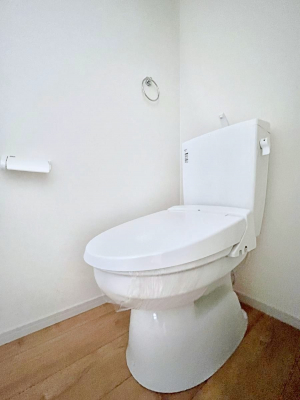 トイレ　トイレは安心の２箇所！朝のバタバタも一安心です。 