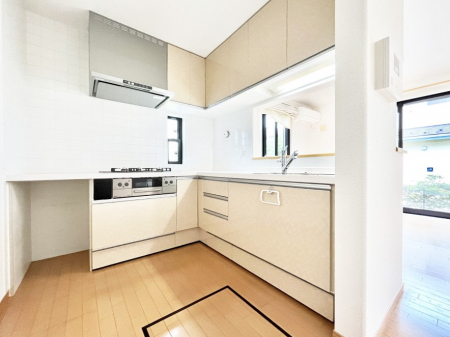 Lb`@`Kitchen`@ZA葁Ƃłk^Lb`BR[i[ɃXpCXނuăXbLƁƂLb`R[i[͎LȎdオƂȂĂ܂B  