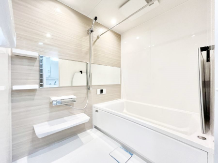 @`Bath Room`@L΂ē邱Ƃ\I̔MdȃoX^CłBqlƂꏏł\ȍLȂ̂ŁArOƂ͈ƑcR̂ЂƎy݂܂B