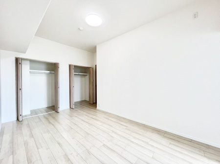 Q@`Bed Room`@ulvƂvwł肭낰QB̉Ǝ₨dɔꂽ̓tJtJ̃xbgŖĂBer{IĂKȍL