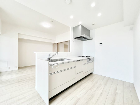 Lb`@`Kitchen`@beރrOAȂLb`BƂ́Ał͂ȂA炵AKɂꏊBΊ̖A炬̓X̂߂ɁAŐV̐ݔEdl̗pB