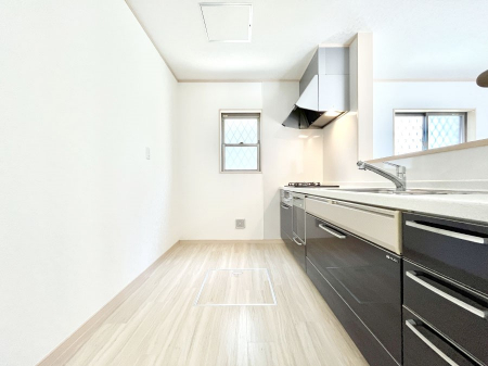 Lb`@`Kitchen`@R鑋̂Lb`gꏊ炱Agl܂BƂLb`R[i[͎LȎdオƂȂĂ܂B