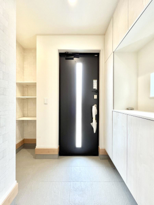 ց@B`Entrance`@Ƃ̒łql}ŏ̏ꏊł錺ւ́AƂ̈ۂ̂̂łILxȌ֎[ŁAYɕۂƂo܂􌺊ւɂ͂Ղ[̉ʔI