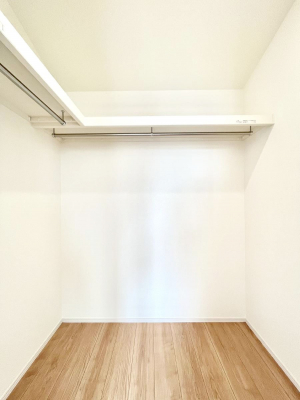 ̑@B`Walk-in Closet`@KvȂ̂R[fBl[gꗗĊmFłAgxx⏀ZԂōςރEH[NCN[[bgݒu܂BƂ̒Ƃ֗Ȏ[Xy[XB