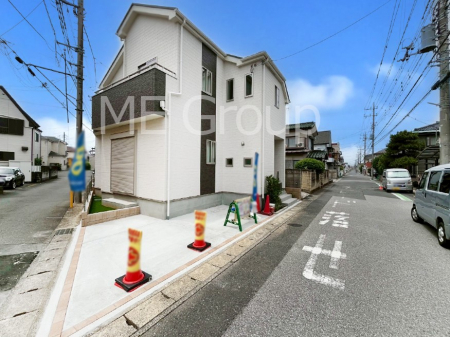 nOώʐ^@Oρ`Exterior`  OʓHF 6m A 4m @ẅˌĂ𒆐SƂX݂RƑAӂ͍ĂȂ̂ŁA΂̑ՐÂȎłB