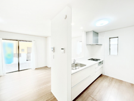Lb`@`Kitchen`  rOnJE^[Lb`B  ȂƑƃR~jP[VƂ邾łȂA傫ȊJ邱Ƃł܂B  ql̐邱Ƃł܂ˁI