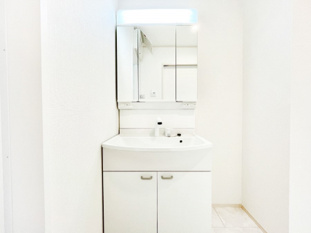 ʑEʏ@`Dressing Room`  FœꂳĂƁAXbLƐۂ܂B  ̗ɂ͂ՂƎ[Xy[XWI  ́AVv@\dāB