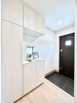 ց@A`Entrance`@Ƃ̒łql}ŏ̏ꏊł錺ւ́AƂ̈ۂ̂̂łILxȌ֎[ŁAYɕۂƂo܂􌺊ւɂ͂Ղ[̉ʔI