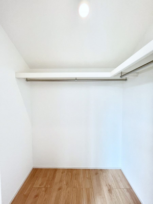 ̑@A`Walk-in Closet`@̗mĂVɂȂɂEH[NCN[[bgBmȊOɂAigȂƓdX[cP[XAXgbNiȂǉłЕtԂłB