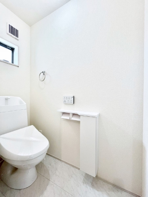 gC@`Toilet`@YEXbLEKȃEHVbgtgCł낰ԂłB1A2KɃgCXy[XǏ薾邭AKԂƂȂĂ܂gꏊ炱̔złI