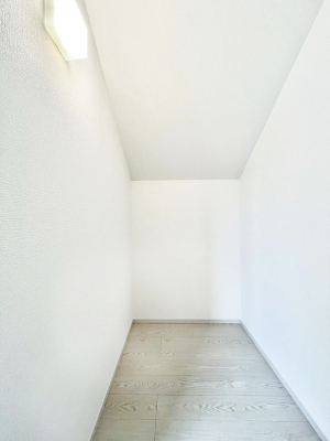 ���̑��@�����`Walk-in Closet�`�@�K�v�Ȃ��̂�R�[�f�B�l�[�g���ꗗ���Ċm�F�ł��A�g�x�x�⏀�����Z���ԂōςރE�H�[�N�C���N���[�[�b�g��ݒu���܂����B�Ƃ̒�����������Ƃ�����֗��Ȏ��[�X�y�[�X�ł��B