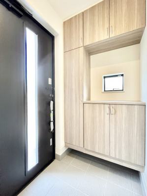 ց@`Entrance`@Ƃ̒łql}ŏ̏ꏊł錺ւ́AƂ̈ۂ̂̂łILxȌ֎[ŁAYɕۂƂo܂􌺊ւɂ͂Ղ[̉ʔI