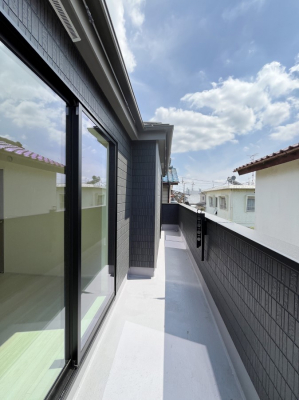 oRj[@`Balcony`@쑤ɐݒuꂽŝ郏ChoRj[BSn悢z˂gȕyނƂo܂Bꂽɂ͂Ղ̐󕨂zc܂Ig₷JIȃoRj[ł