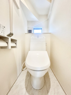 gC@`Toilet`@YEXbLEKȃEHVbgtgCł낰ԂłB1A2KɃgCXy[XǏ薾邭AKԂƂȂĂ܂gꏊ炱̔złI