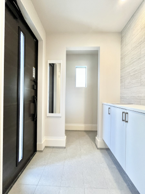 ց@P`Entrance`@Ƃ̒łql}ŏ̏ꏊł錺ւ́AƂ̈ۂ̂̂łILxȌ֎[ŁAYɕۂƂo܂􌺊ւɂ͂Ղ[̉ʔI