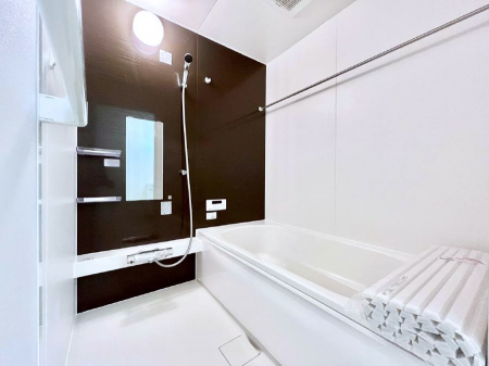 �����@�������Q�������`Bath Room�`�@�������������͋C�̗����Ŗ����Ɍ����ă��t���b�V���B���������@�\���t���Ă���̂Ő􂢏オ�������󕨂��A�J�̓����V�C���C�ɂ������������邱�Ƃ��\�ł��B  