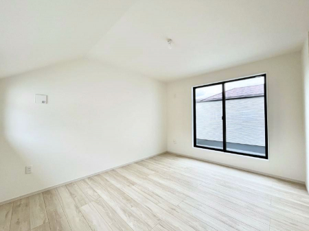 �Q���@�������Q�������`Bed Room�`�@�؂̉����肪�₳�����t���[�����O�͈��炬�������炷�v���C�x�[�g��ԁB����߂̃t���[�����O�ł��̂ŁA�ǎ��Ƃ��}�b�`���A���������X�ɍL�������Ă������ʂ��B