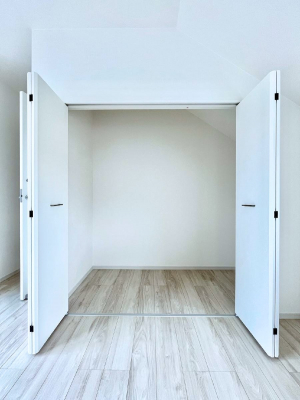 ���[�@�������Q�������`Closet�`�@�ǖʃN���[�[�b�g������΃^���X��u���K�v���Ȃ��A�o������̂Ȃ��X�b�L����Ԃ��ێ��ł��܂��B����ꂽ�X�y�[�X��L���Ɋ��p�ł������B��̕i�Ȃǂ����Ղ���[�o���܂��ˁ�