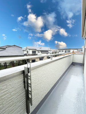 oRj[@`Balcony`@̃oRj[̑Oɂ͉_ȊOɑzՂ̂܂B󕨂₷A薾邭ĈĂ܂Bg₷JIȃoRj[ł