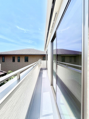 oRj[@`Balcony`  oRj[͉z݁Azc󕨂C悭Ƃł܂B  g₷JIȃoRj[łzՂ~蒍AoRj[tZ܂B  