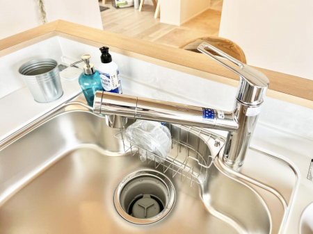 その他内観　いつでも清潔なおいしいお水を。一つの水栓で水道水と浄水を使い分け。