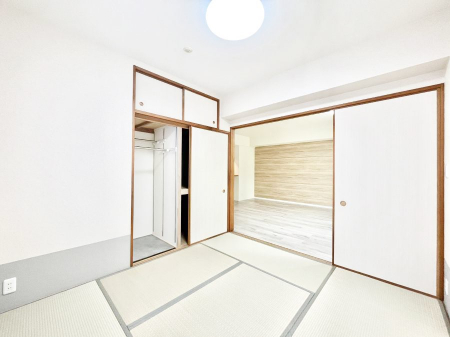 ̑ρ@`Japanese Room`@aʂȎԁA炩ȏt̂炩ȎA~͂̎炷zƂԁAoNɂĕ\ςʂȏꏊAƑ݂Ȃ̂Cɓ̋ԁB