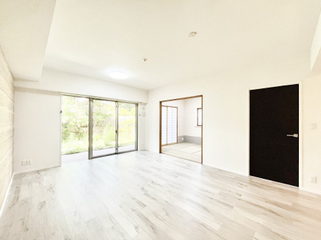 ̑ρ@`Living`@O̗ȂVvłLDKB傫ȑނ̂Ŏ邭AƑ̌ȅƂăsb^łBJƓ̗ǂ𐥔񂲗I