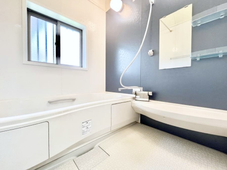 @`Bath Room`@ƑL΂ē邱Ƃ\I̔MdȃoX^CłBqlƂꏏł\ȍLȂ̂ŁArOƂ͈ƑcR̂ЂƎy݂܂B
