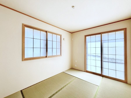 ̑ρ@`Japanese Room`  aʂȎԁA炩ȏt̂炩ȎA~͂̎炷zƂԁAoNɂĕ\ςʂȏꏊAƑ݂Ȃ̂Cɓ̋ԁB  