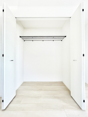 [@W`Closet`@ǖʃN[[bg΃^XuKvȂAôȂXbLԂێł܂BꂽXy[XLɊpłBߗނ̕iȂǂՂ[o܂ˁ