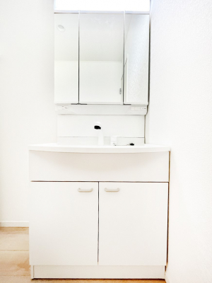 ʑEʏ@W`Dressing Room`@\ȑ傫̐ʑ͎[鎖ȂAgȂ݃`FbN⎕ȂǁA̍QԂłzeCNȃXy[Xŗ]TƂƂĒ܂B