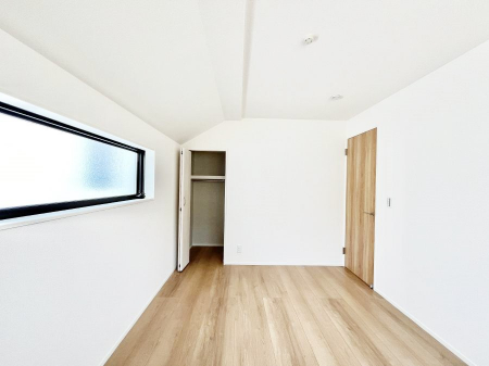 Q@P`Bed Room`  Sɂ͎[N[[bgIiĝm⏬͂AGߕ̂mȂǂƐڂ܂܂B  ԂLgpł܂ˁB