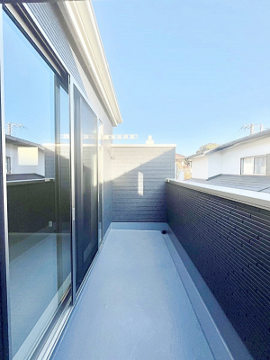 oRj[@`Balcony`  oRj[͉z݁Azc󕨂C悭Ƃł܂B  g₷JIȃoRj[łzՂ~蒍AoRj[tZ܂B  