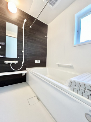 @P`Bath Room`@t̃oX[́Ǎ薾邭C̗ǂԂłB邱ƂŁACǍDB芰oX[ŁÃoX^Cy݂ɂȂ肻łB