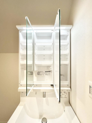 ���̑����ρ@�O�ʋ��̗��ɁA���ϕi��q���p�i�Ȃǂ����[�\�B���ʑ����������ƕۂ��܂��I