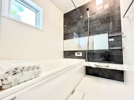 @Q`Bath Room`  t̃oX[B  z˂ޖ邢́A̓CǂgłB  ܂A@Ă܂B  CǍDłB