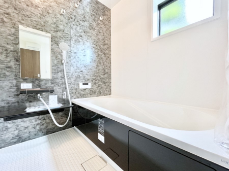 @`Bath Room`@͋C̗ŖɌătbVB@\tĂ̂ŗׂ̐@uŐ􂢏オ󕨂AJ̓VCCɂ邱Ƃ\łB
