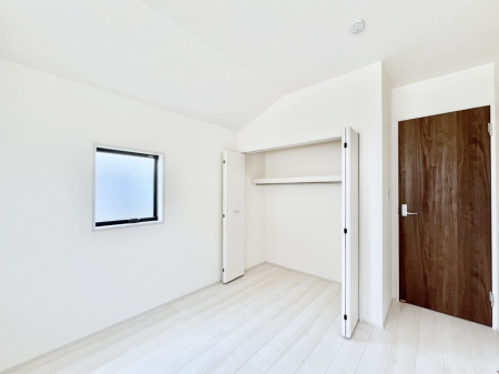 Q@`Bed Room`  Sɂ͎[N[[bgIiĝm⏬͂AGߕ̂mȂǂƐڂ܂܂B  ԂLgpł܂ˁB