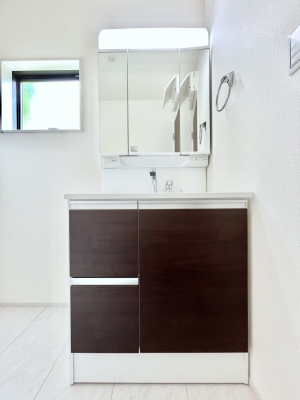 ʑEʏ@`Dressing Room`  FœꂳĂƁAXbLƐۂ܂B  ̗ɂ͂ՂƎ[Xy[XWI  ́AVv@\dāB
