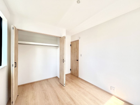 Q@`Bed Room`  ɂ͎[N[[bgIiĝm⏬͂AGߕ̂mȂǂƐڂ܂܂B  ԂLgpł܂ˁB