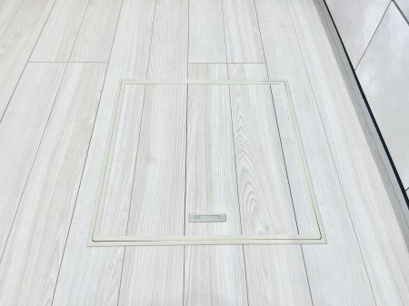 その他内観　床下収納付き！日用品・非常用品の収納にも大活躍。