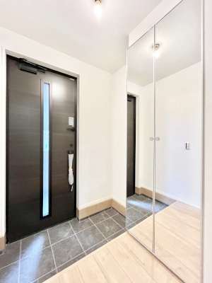 ���ց@�K���X�X���b�g�̓��������փh�A�������Ɍ���͂��Ă���܂�