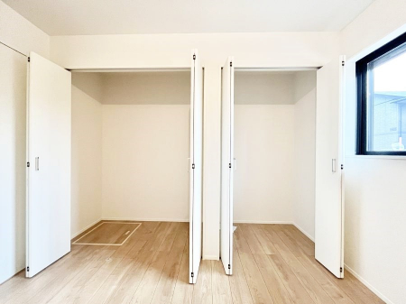 ���[�@�m���̃N���[�[�b�g�B���s��������̂Ō���̈ߗނ�����������܂�܂��B