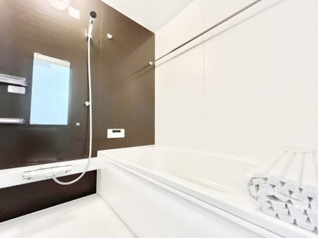 @`Bath Room`@L΂ē邱Ƃ\I̔MdȃoX^CłBqlƂꏏł\ȍLȂ̂ŁArOƂ͈ƑcR̂ЂƎy݂܂B